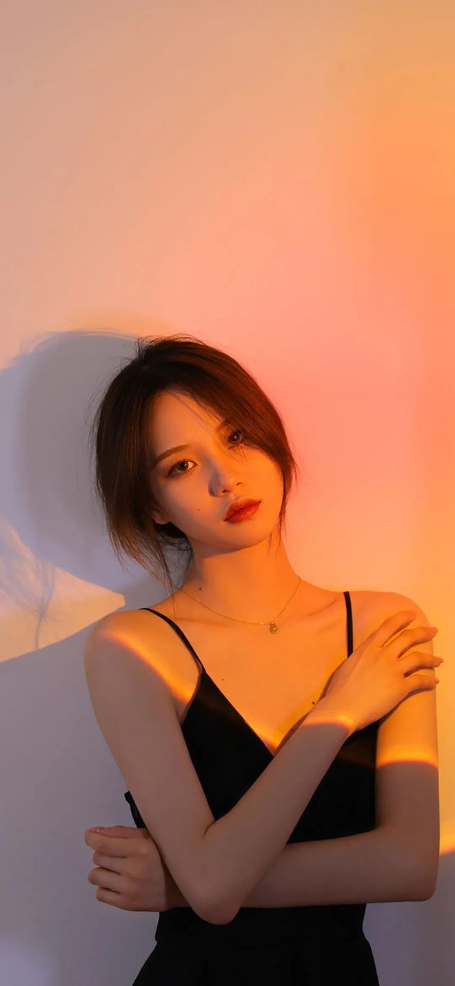 美女嘿嘿嘿vr破解版-美女嘿嘿嘿VR破解版：超逼真画面，全景视频震撼体验
