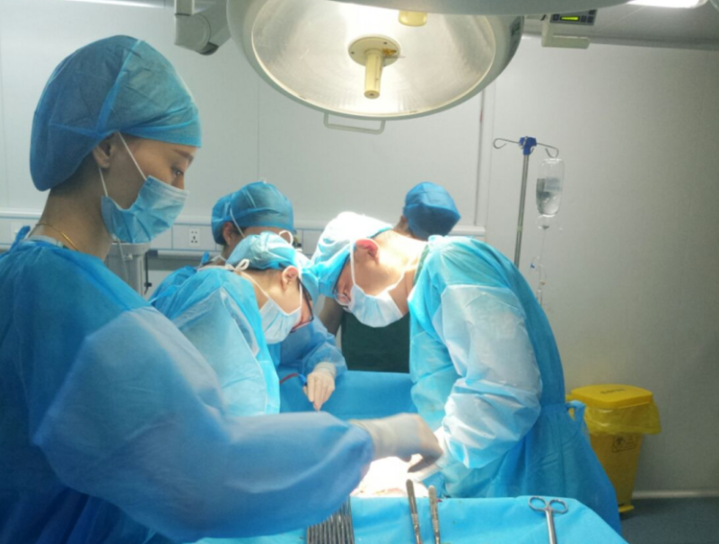 子宫手术照片_子宫肌瘤剖腹手术图片_子宫刨削手术