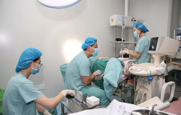 子宫肌瘤剖腹手术图片_子宫手术照片_子宫刨削手术