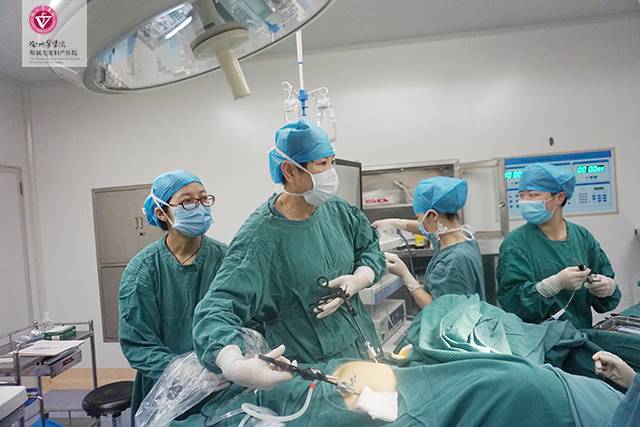 子宫肌瘤剖腹手术图片_子宫刨削手术_子宫手术照片
