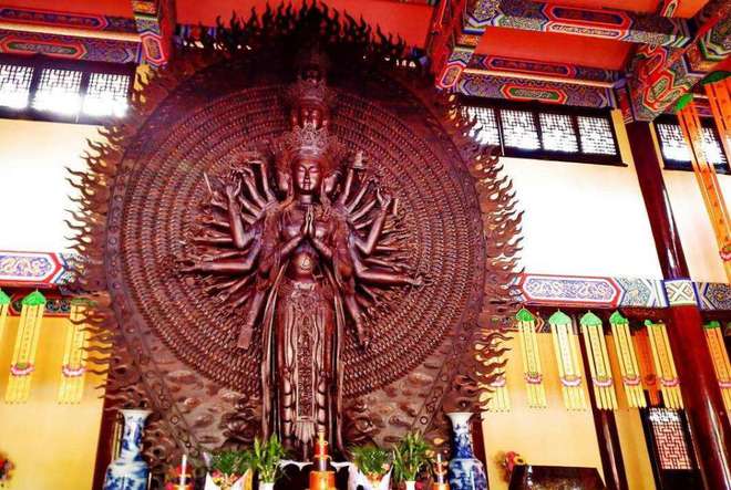 杭州灵隐寺灵异事件-杭州灵隐寺夜晚传奇：神秘脚步声、古装女子现身，真相揭秘
