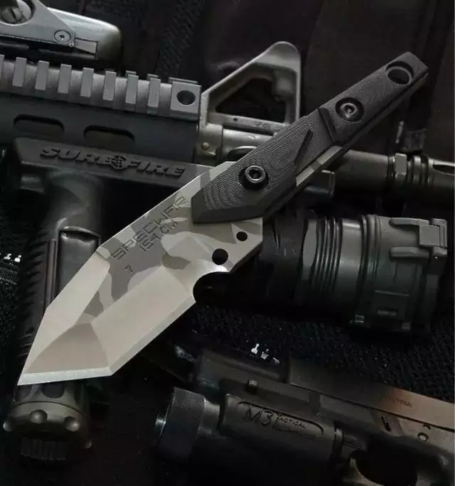 特种兵之双刃战警武器-双刃战警：冷兵器与火力支援，穿越防护装甲，远距离消灭敌人