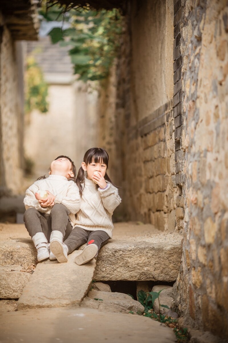奶奶怀抱1岁孙子坠楼_奶奶抱1岁孙儿坠楼_奶奶抱孙女跳楼