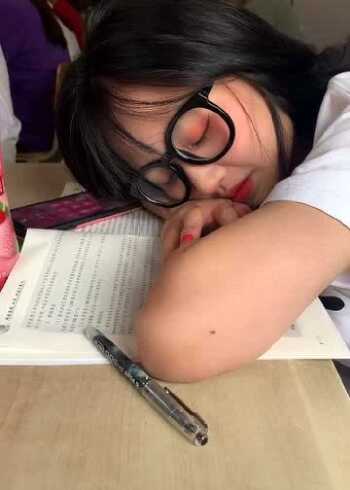 课堂泡美女攻略-课堂泡妞大作战！5招教你成为美女同学心动的那