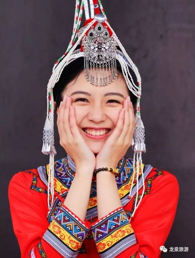 用酒把美女灌吐小游戏_美女灌酒成语_灌女孩子喝酒