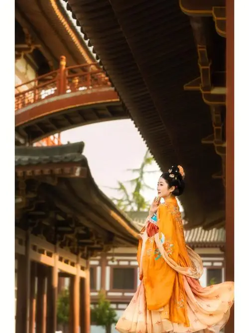 美女餐厅2024三星攻略-美女餐厅：美食与风景交相辉映，舌尖