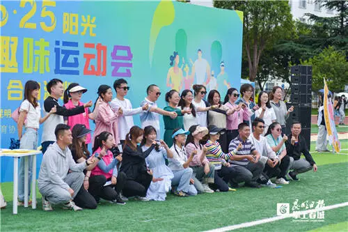 趣味运动会游泳圈相扑_趣味运动会游泳圈相扑_趣味运动会游泳圈相扑