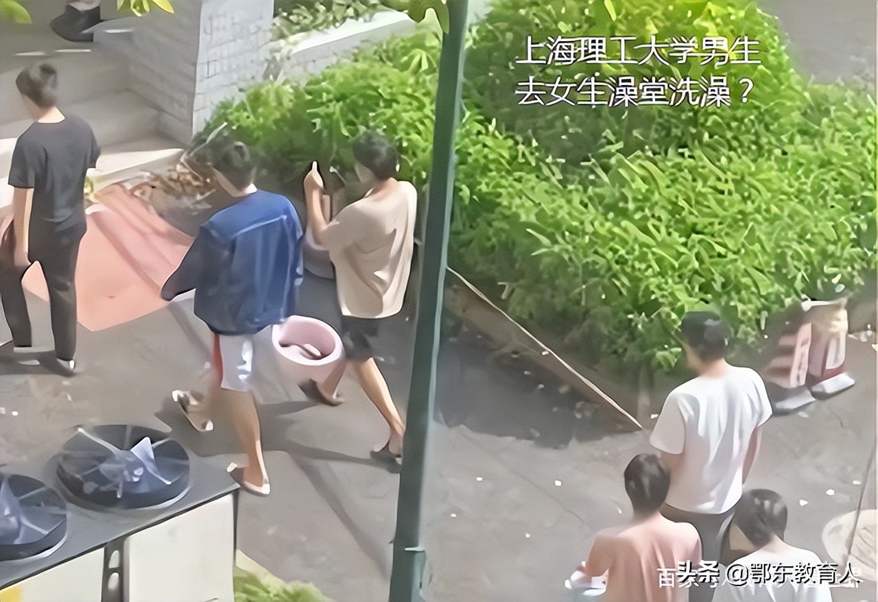 女生在公共浴室洗澡_浴室洗澡怎样会死_四个萝莉在浴室洗澡