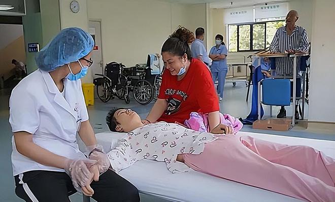抢救视频昏迷美女_抢救昏迷帅哥_抢救昏迷美女视频