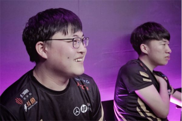 赤焰战虎v适合玩什么招式_赤焰战虎v多少钱_赤焰战虎最高级是什么