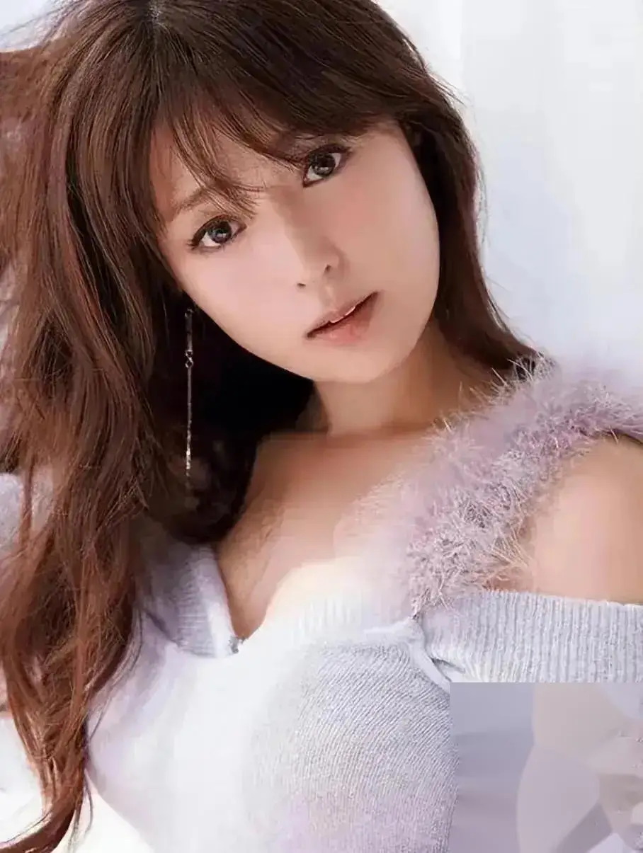 商场购物女孩_电眼女生购物_购物的女人最疯狂