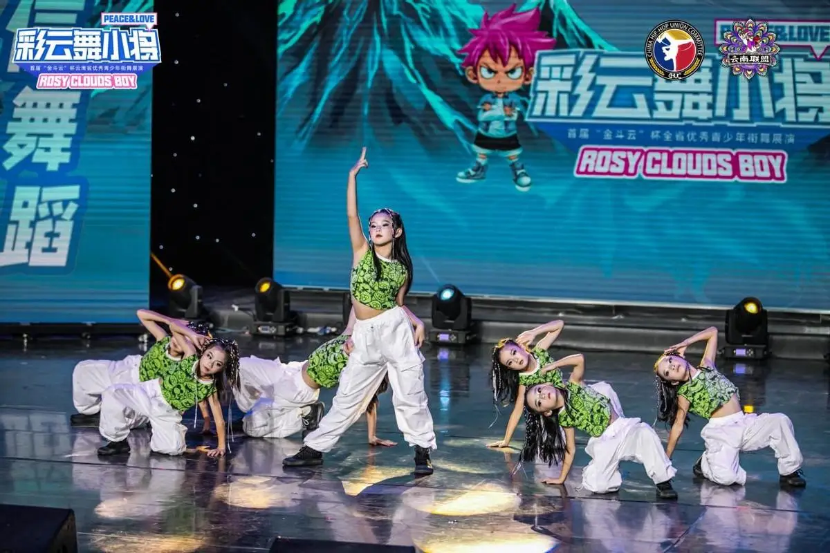 炫舞怎么与弟子-炫舞与弟子：释放青春活力，培养团队精神的舞蹈