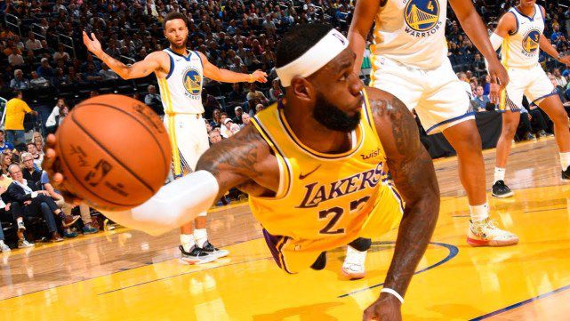 篮球规则出界违例_nba规则出界_出界犯规