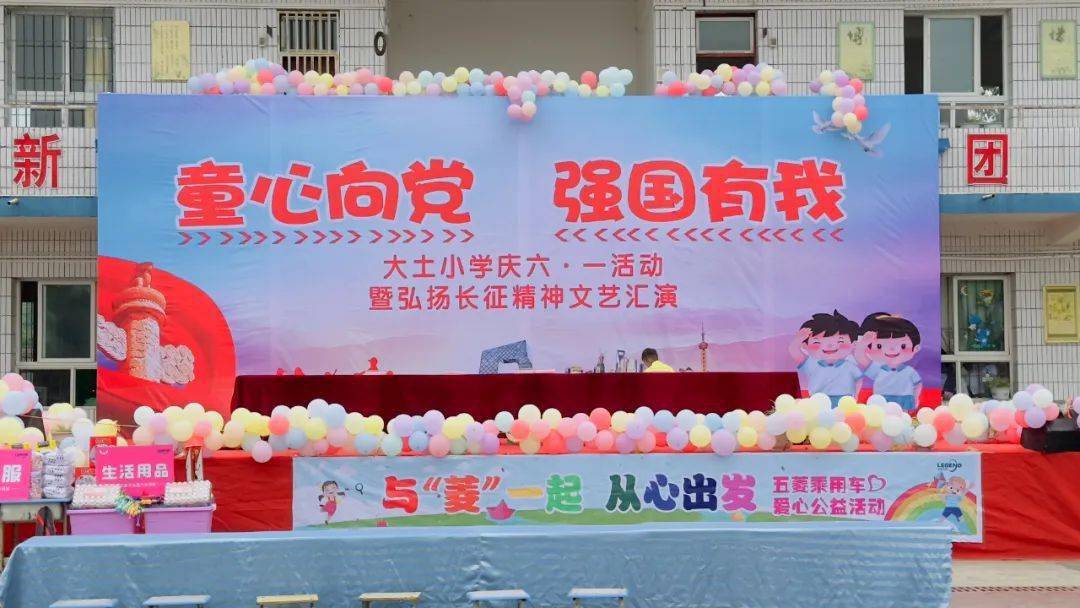圣诞装饰门幼儿园_圣诞幼儿园装饰_圣诞节装饰幼儿园