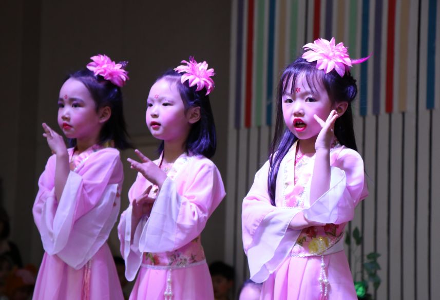 圣诞装饰门幼儿园_圣诞幼儿园装饰_圣诞节装饰幼儿园