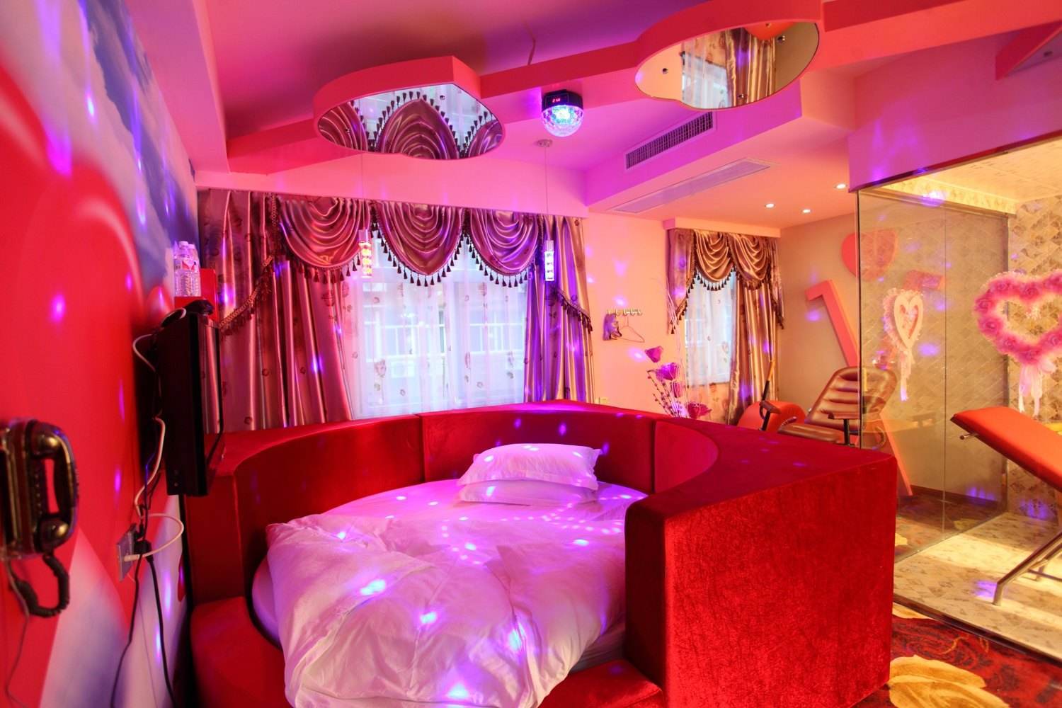 未婚男女住酒店犯法吗_未婚男女酒店同住一屋合法吗_未婚男女住犯法酒店违法吗